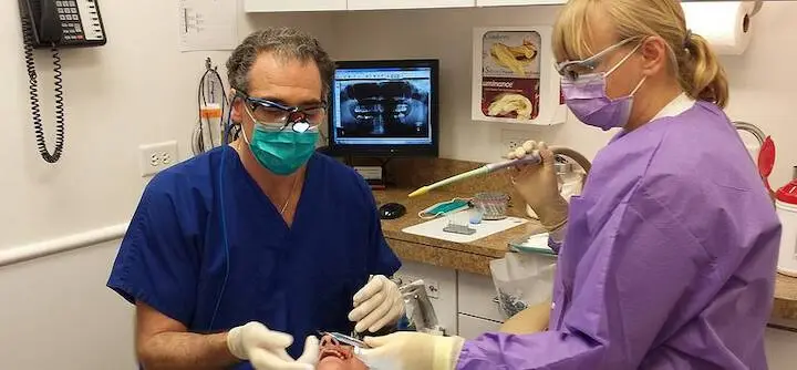 Periodontal Implant Specialists, Ltd. - Peter Liaros, DDS - Professional dental clinic exterior with modern facilities