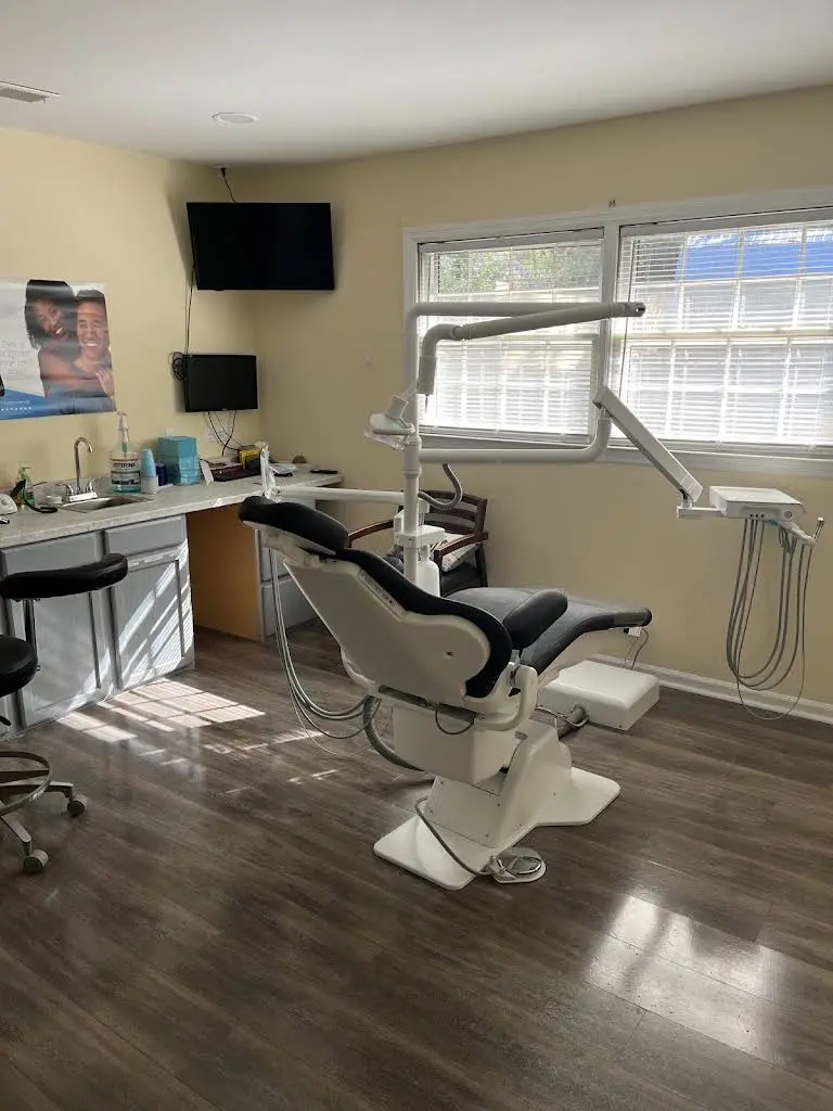Stonecrest Denture Center - Professional dental clinic exterior with modern facilities