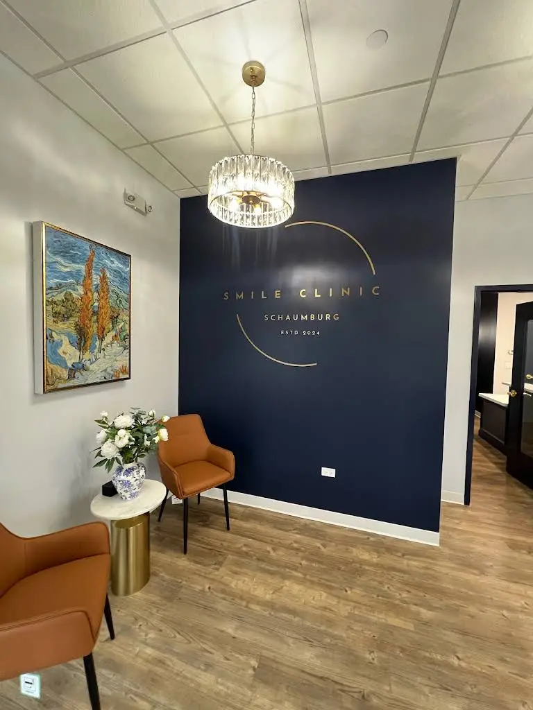 Smile Clinic of Schaumburg - Professional dental clinic exterior with modern facilities