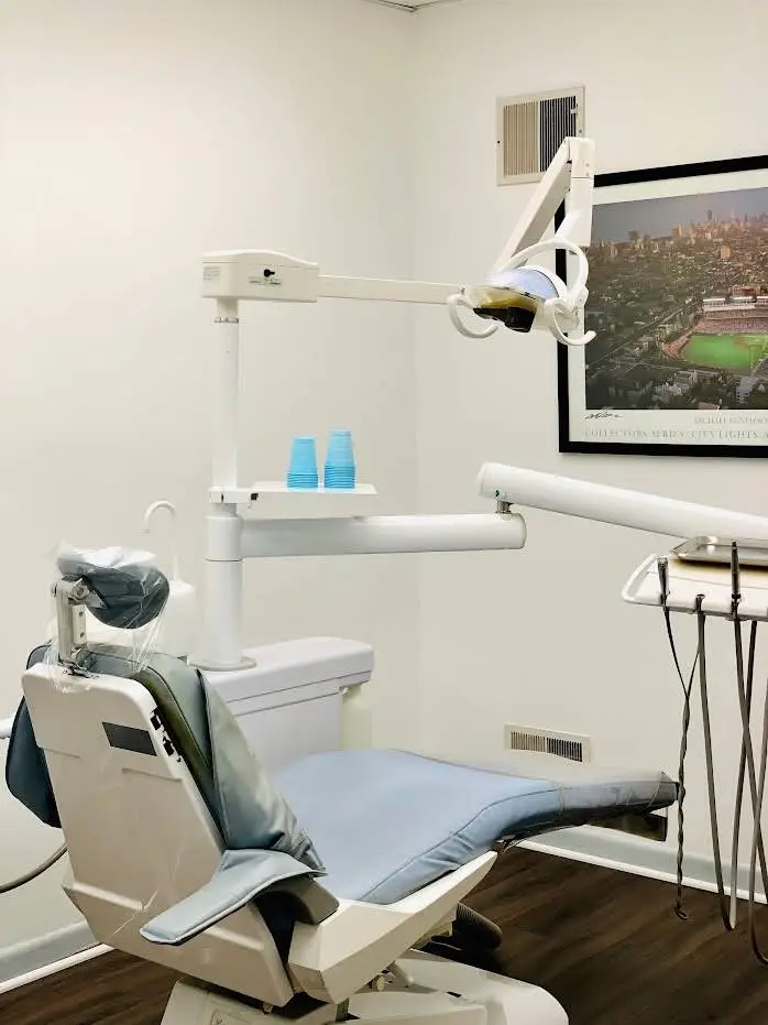 Kompanowski Dental - Professional dental clinic exterior with modern facilities