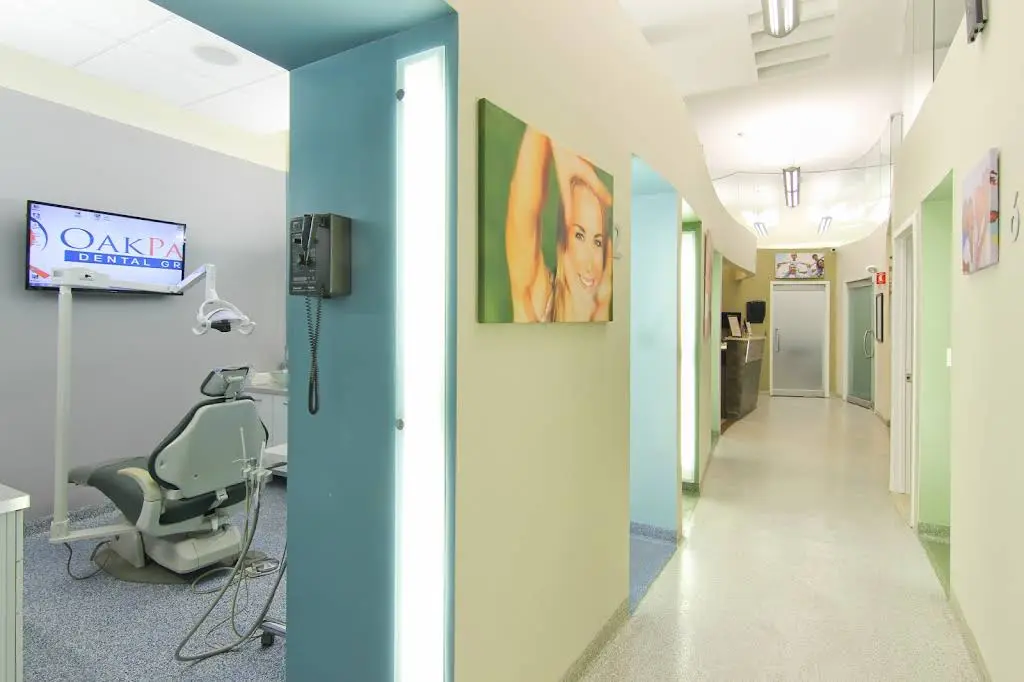 Oak Park Dental Group - Professional dental clinic exterior with modern facilities