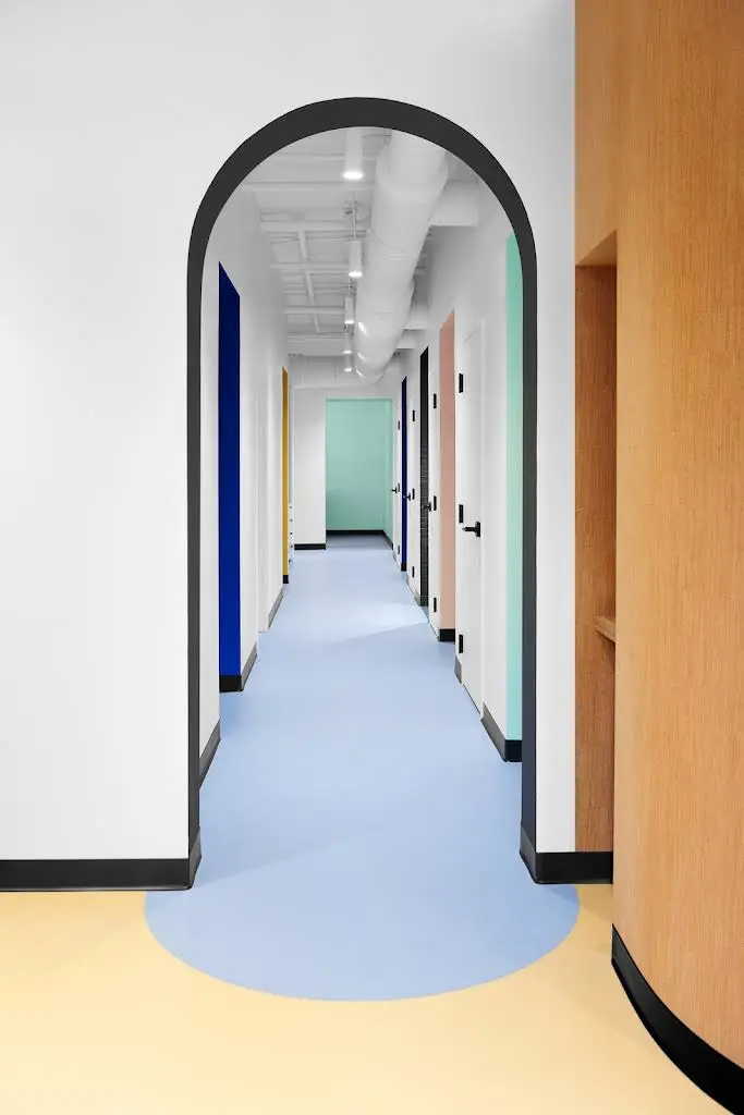 Dentologie - Professional dental clinic exterior with modern facilities