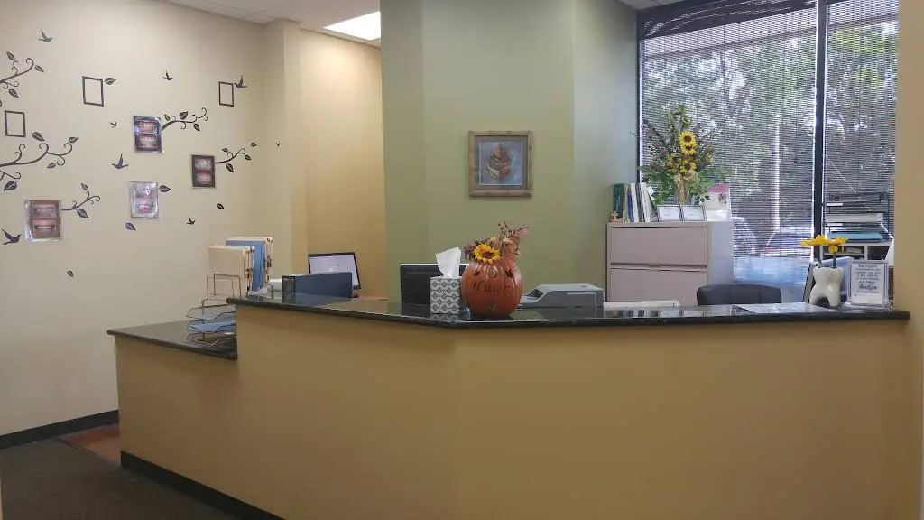 Family Oral Care - Professional dental clinic exterior with modern facilities