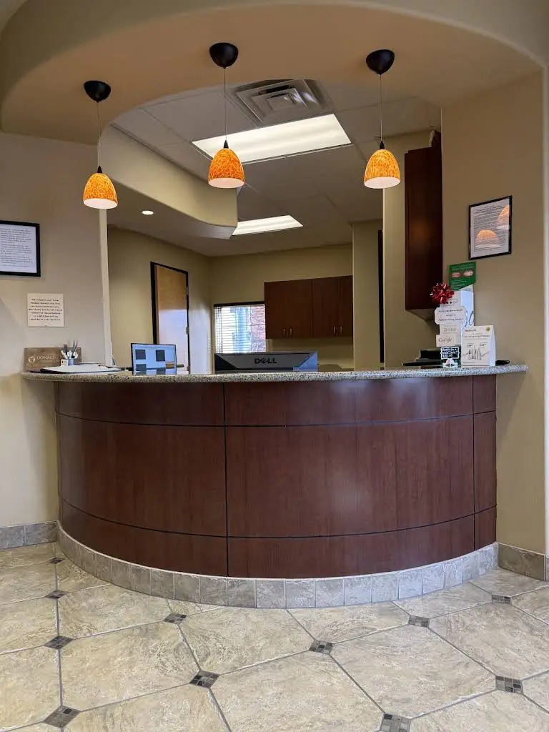 Donald J Farr, DDS - Professional dental clinic exterior with modern facilities