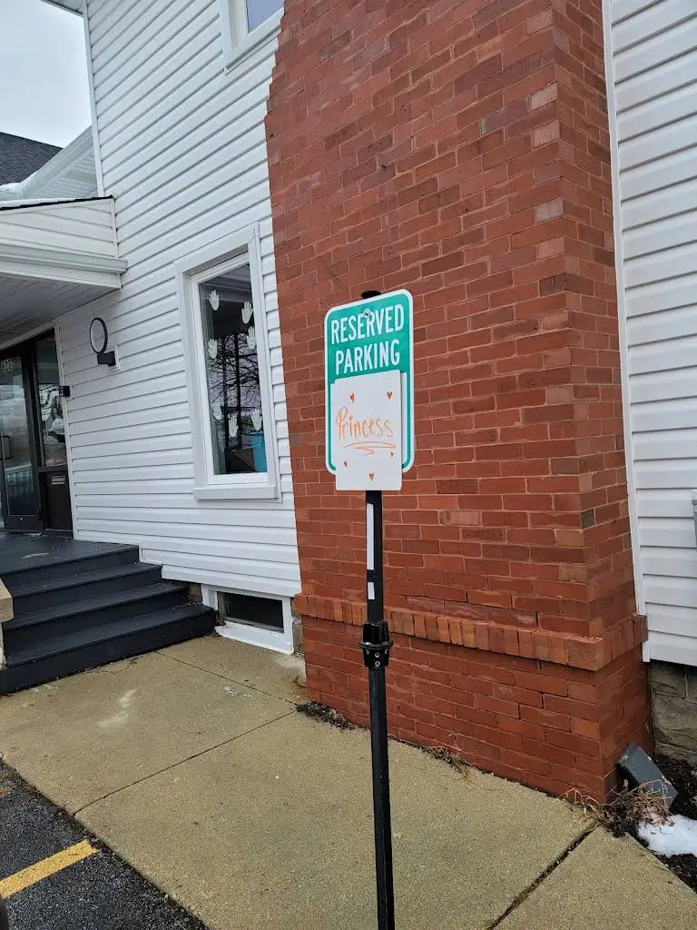 Bauer Smiles - Professional dental clinic exterior with modern facilities