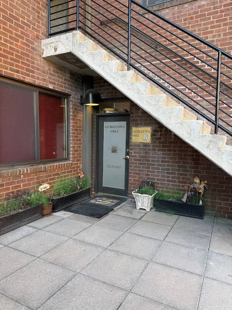 Georgetown Smile - Professional dental clinic exterior with modern facilities