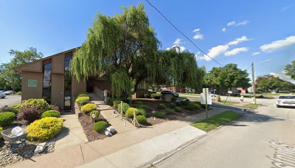 Thomas E Gretz & Associates - Professional dental clinic exterior with modern facilities
