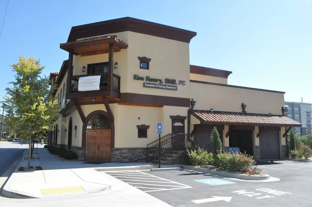 Kim Henry, DMD, PC - Professional dental clinic exterior with modern facilities