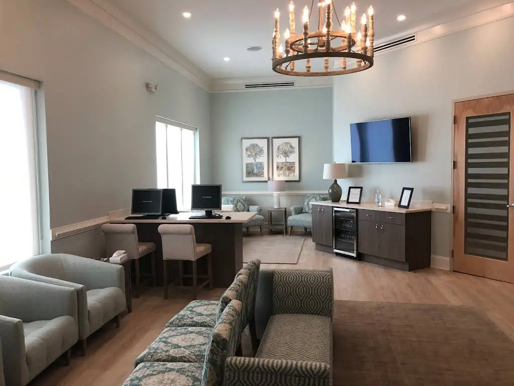 McDonald and Manus Oral and Maxillofacial Surgery - Professional dental clinic exterior with modern facilities