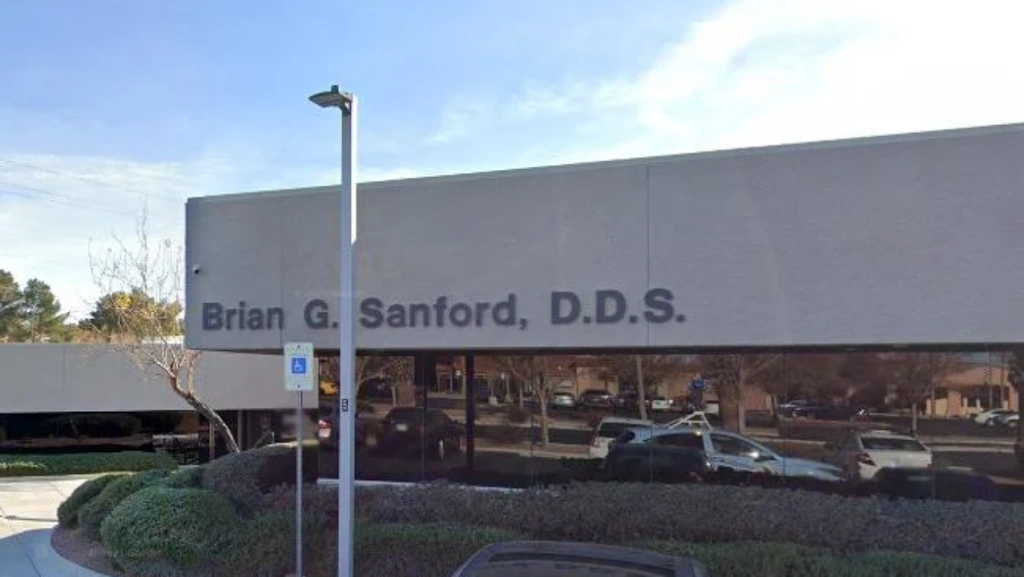 Green Valley Smile Care - Brian G. Sanford, DDS - Professional dental clinic exterior with modern facilities