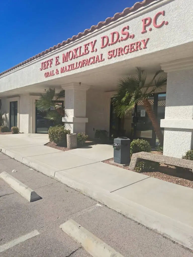 Jeff E Moxley DDS PC - Professional dental clinic exterior with modern facilities