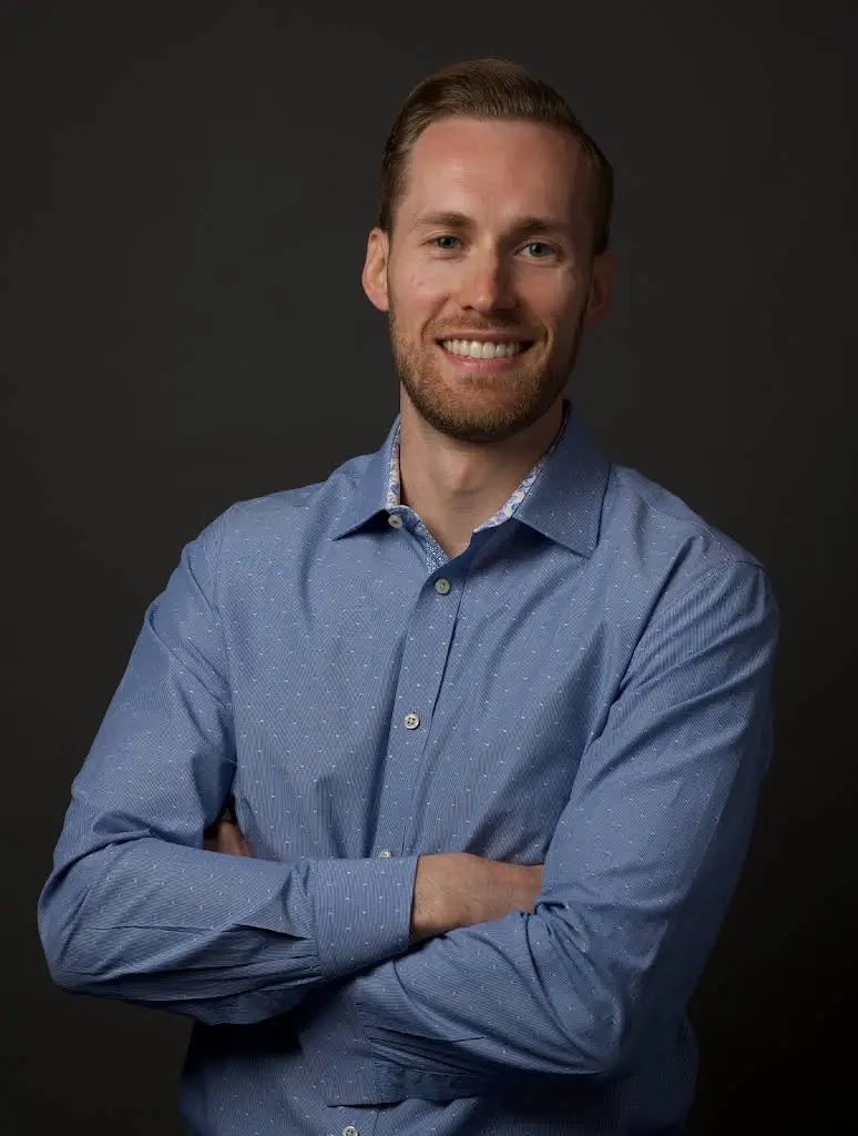 Arlington Smiles Dental Studio: Jeffrey Seredynski DMD - Professional dental clinic exterior with modern facilities