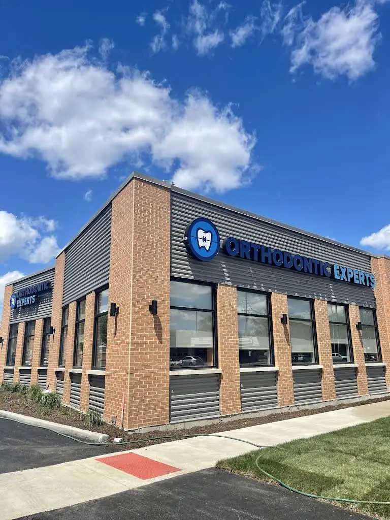 Orthodontic Experts Arlington Heights - Professional dental clinic exterior with modern facilities