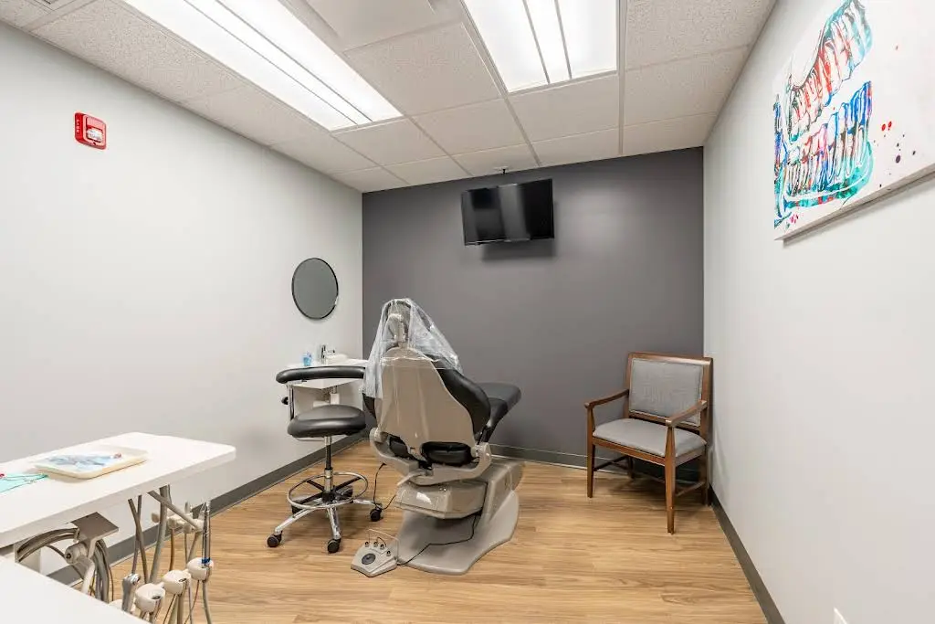 Smiles of Arlington Heights - Professional dental clinic exterior with modern facilities