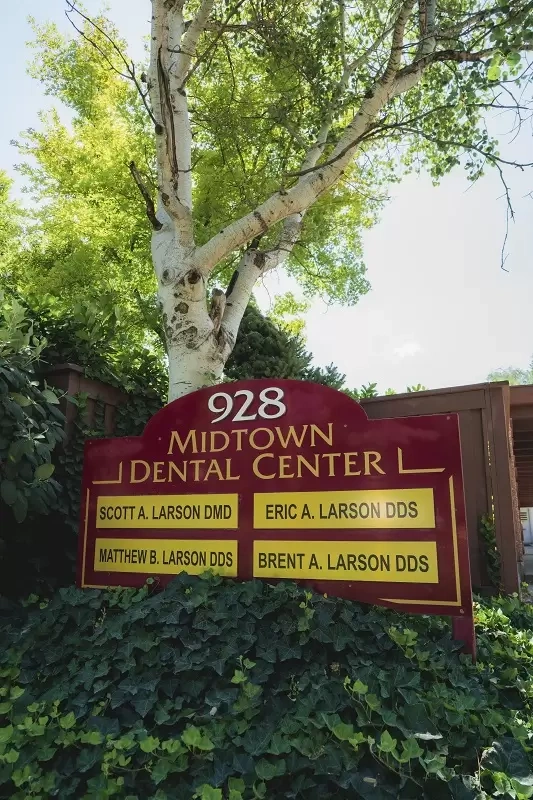 Eric A. Larson DDS - Professional dental clinic exterior with modern facilities