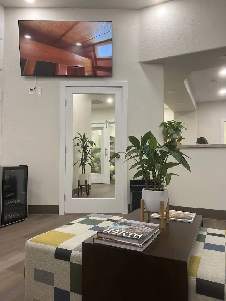 Periodontics Limited - Summerlin - Professional dental clinic exterior with modern facilities