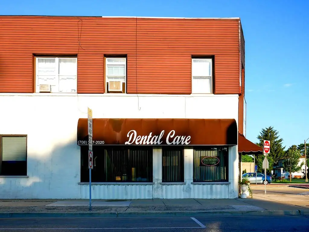 New Smile Center - Professional dental clinic exterior with modern facilities