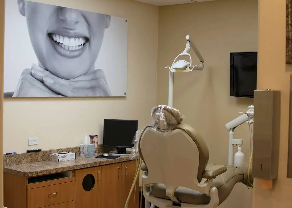 Healthy Smiles Dental - Las Vegas Dentist - Professional dental clinic exterior with modern facilities