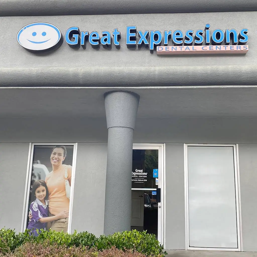 Great Expressions Dental Centers - Forest Park - Professional dental clinic exterior with modern facilities