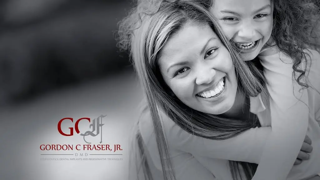 Conyers Denture and Implant Center - Professional dental clinic exterior with modern facilities