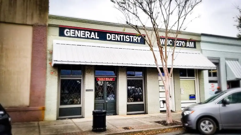 Family Smiles of Commerce - Professional dental clinic exterior with modern facilities