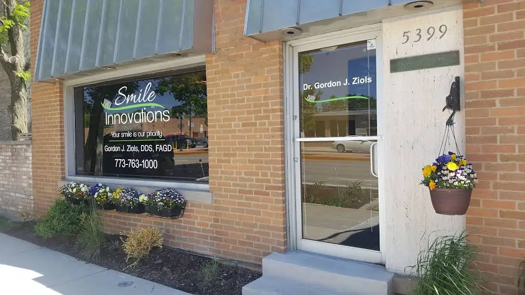Smile Innovations of Chicago - Professional dental clinic exterior with modern facilities