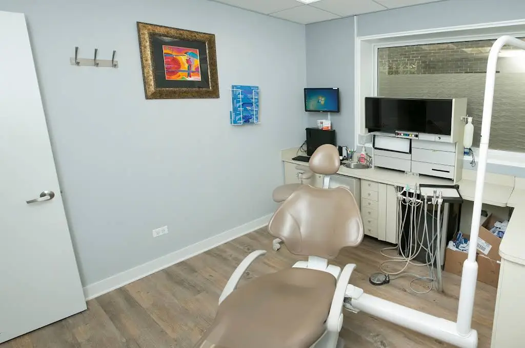 Family Dental Care Park Ridge - Professional dental clinic exterior with modern facilities