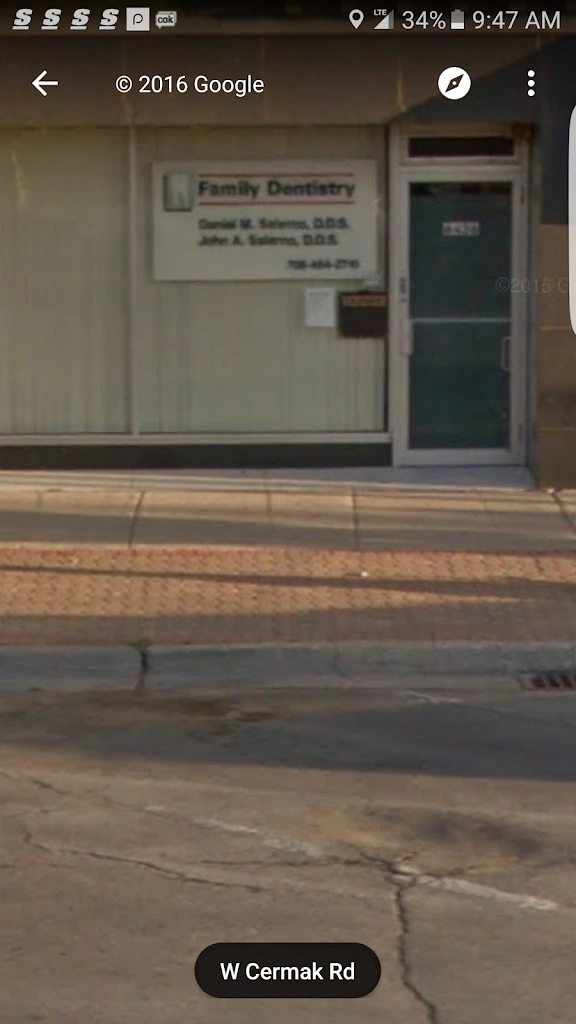 Drs. Kulhanek & Romanek DDS - Professional dental clinic exterior with modern facilities