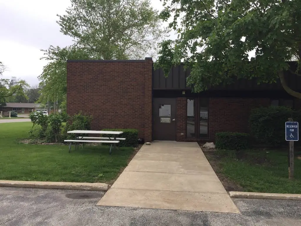 Orthodontic Associates of Central Illinois PLLC - Professional dental clinic exterior with modern facilities