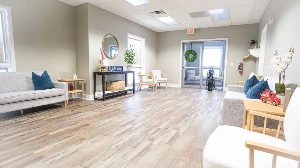 H&H Family Dental - Professional dental clinic exterior with modern facilities