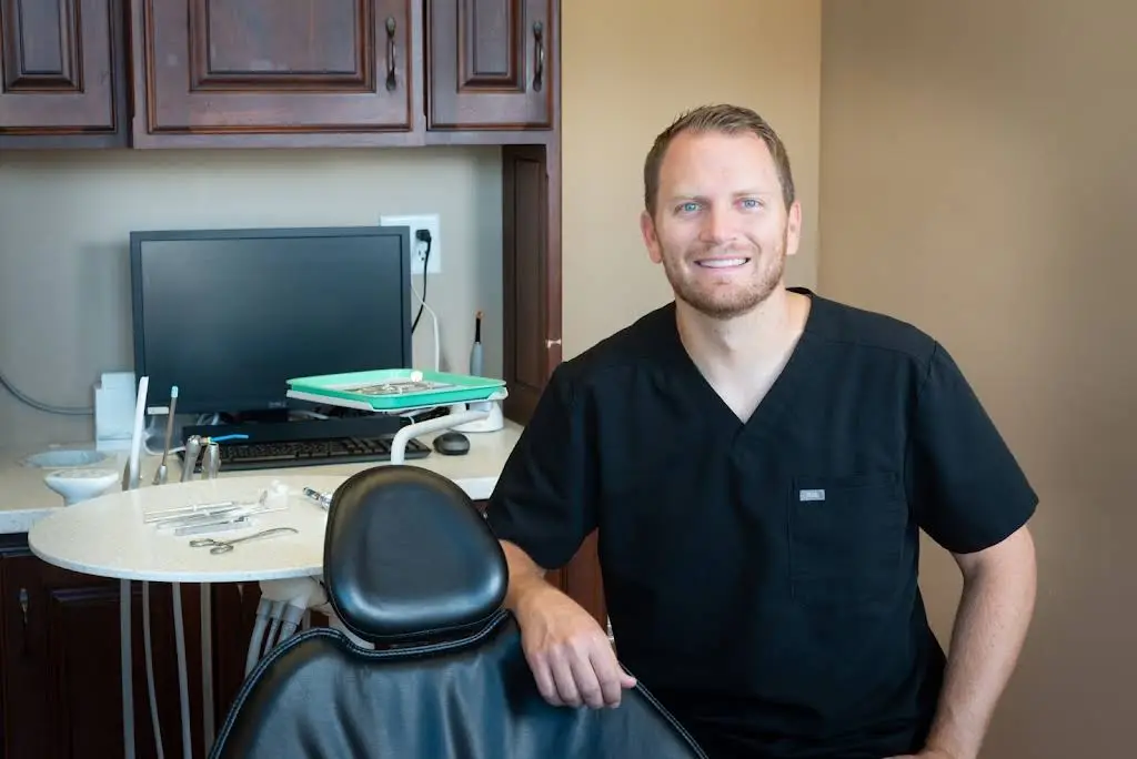 Center Creek Dental - Professional dental clinic exterior with modern facilities