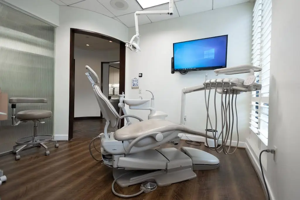 Precision Periodontics & Implant Dentistry - Washington DC - Professional dental clinic exterior with modern facilities