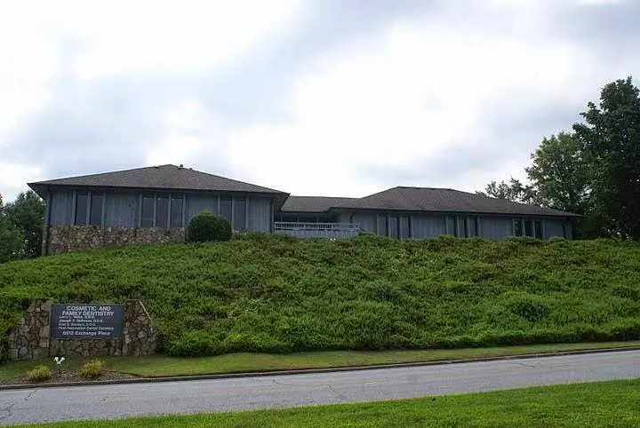 Southern Smiles Dental Associates - Professional dental clinic exterior with modern facilities