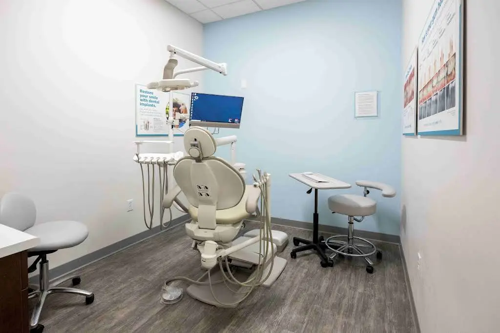Henderson Modern Dentistry - Professional dental clinic exterior with modern facilities