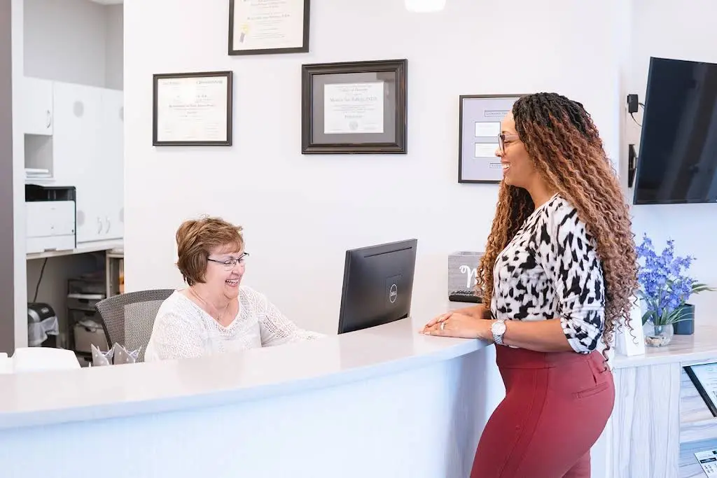 La Grange Periodontics - Professional dental clinic exterior with modern facilities