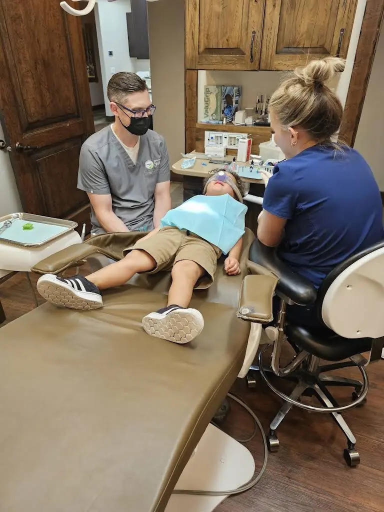 Emergency Dentists of Utah! - Professional dental clinic exterior with modern facilities