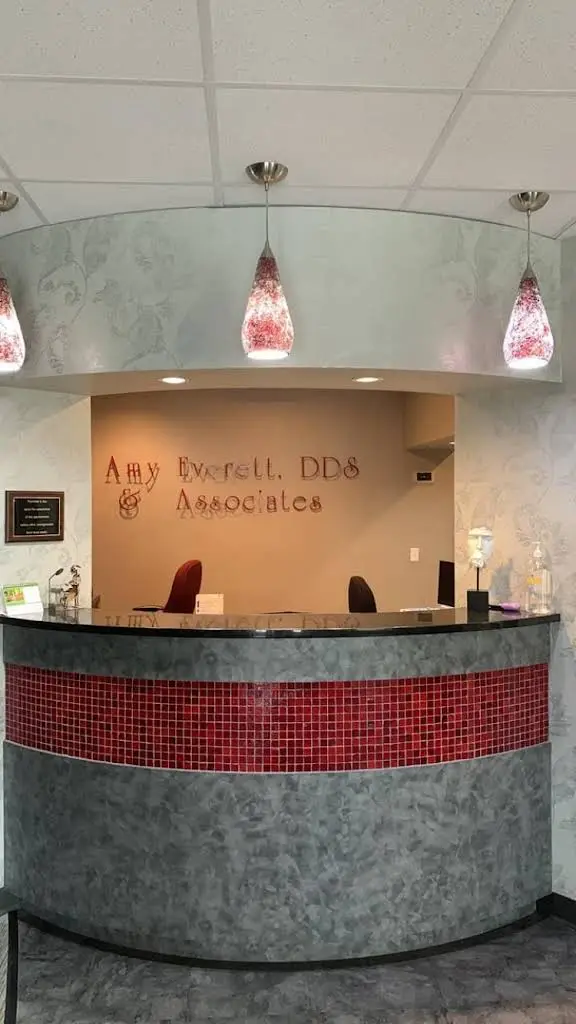 Amy Everett DDS & Associates - Professional dental clinic exterior with modern facilities