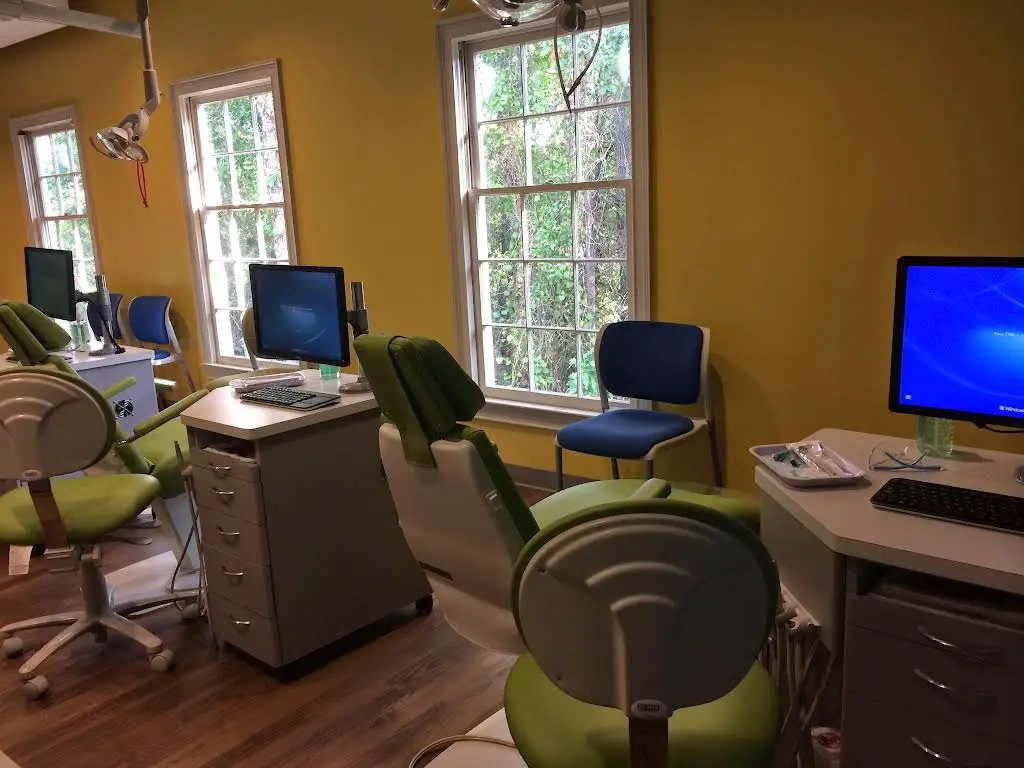 Mini Smiles Pediatric Dentistry - Professional dental clinic exterior with modern facilities