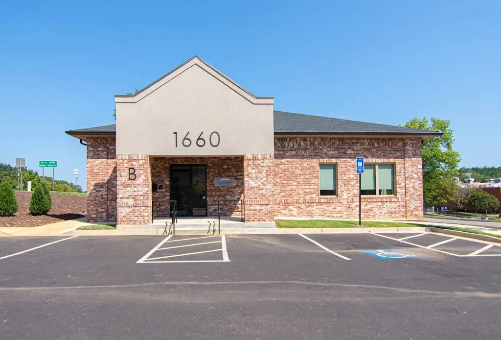 Fleming Endodontics - Professional dental clinic exterior with modern facilities