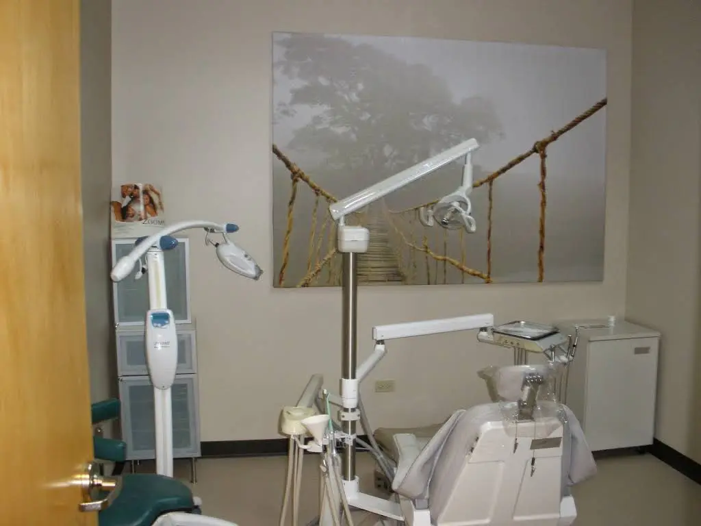 Elizabeth Vinokur's DDS, LTD. - Professional dental clinic exterior with modern facilities