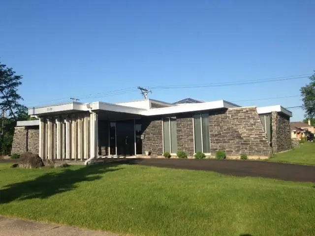 Constantin Izvanariu DDS - Implant Dentistry - Professional dental clinic exterior with modern facilities