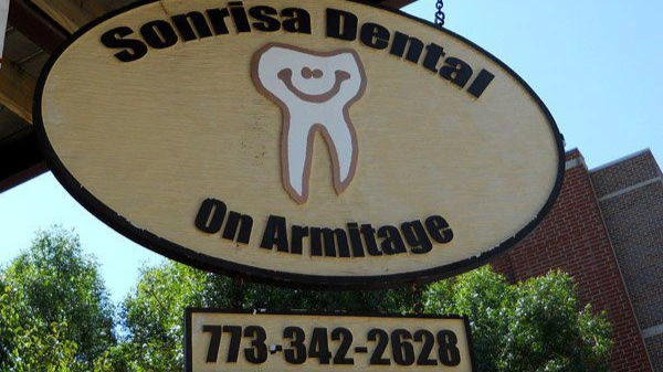 Sonrisa Dental on Armitage - Professional dental clinic exterior with modern facilities