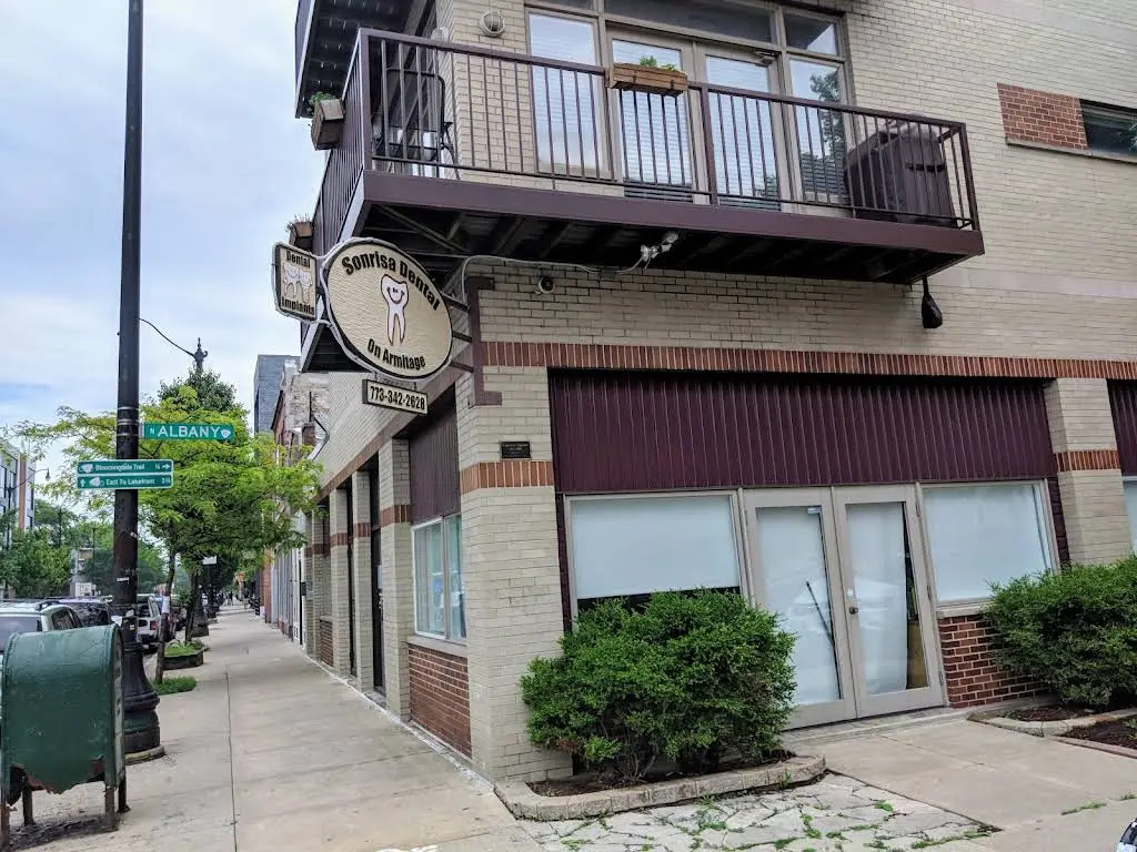 Sonrisa Dental on Armitage