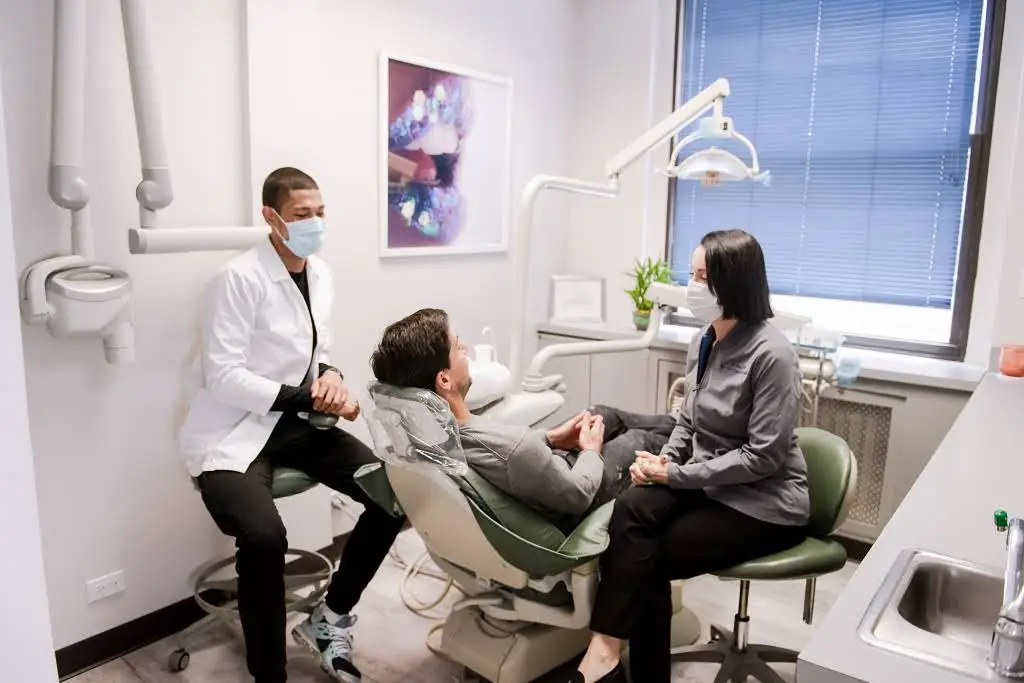 Chicago Dental Center - Professional dental clinic exterior with modern facilities