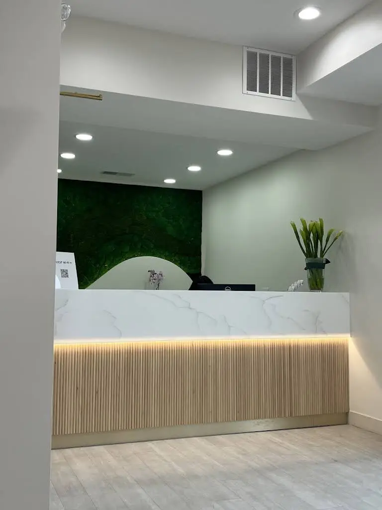 Kiss Dental Chicago - Professional dental clinic exterior with modern facilities