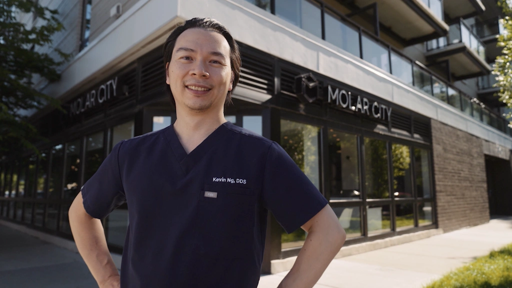Molar City - Professional dental clinic exterior with modern facilities