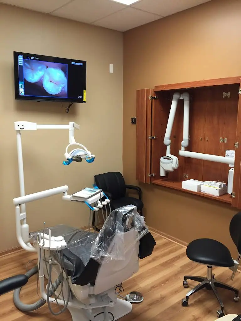 International Dental Of Bridgeview - Professional dental clinic exterior with modern facilities