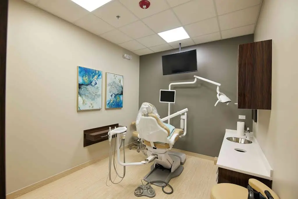 1FD Implant Center of Burr Ridge - Professional dental clinic exterior with modern facilities