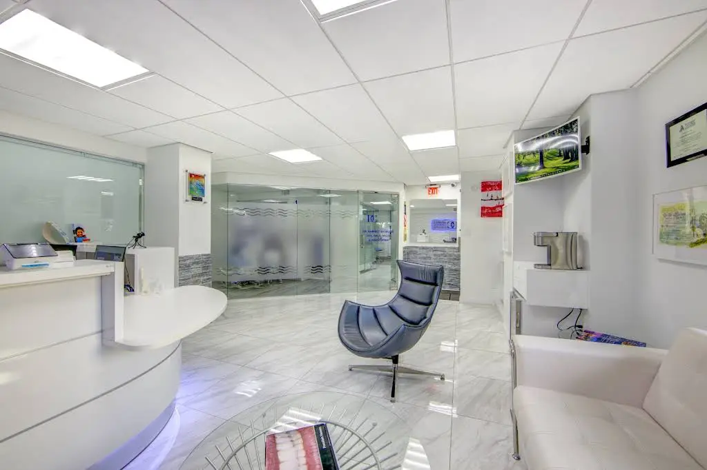 DC Same Day Dental Crowns - Professional dental clinic exterior with modern facilities