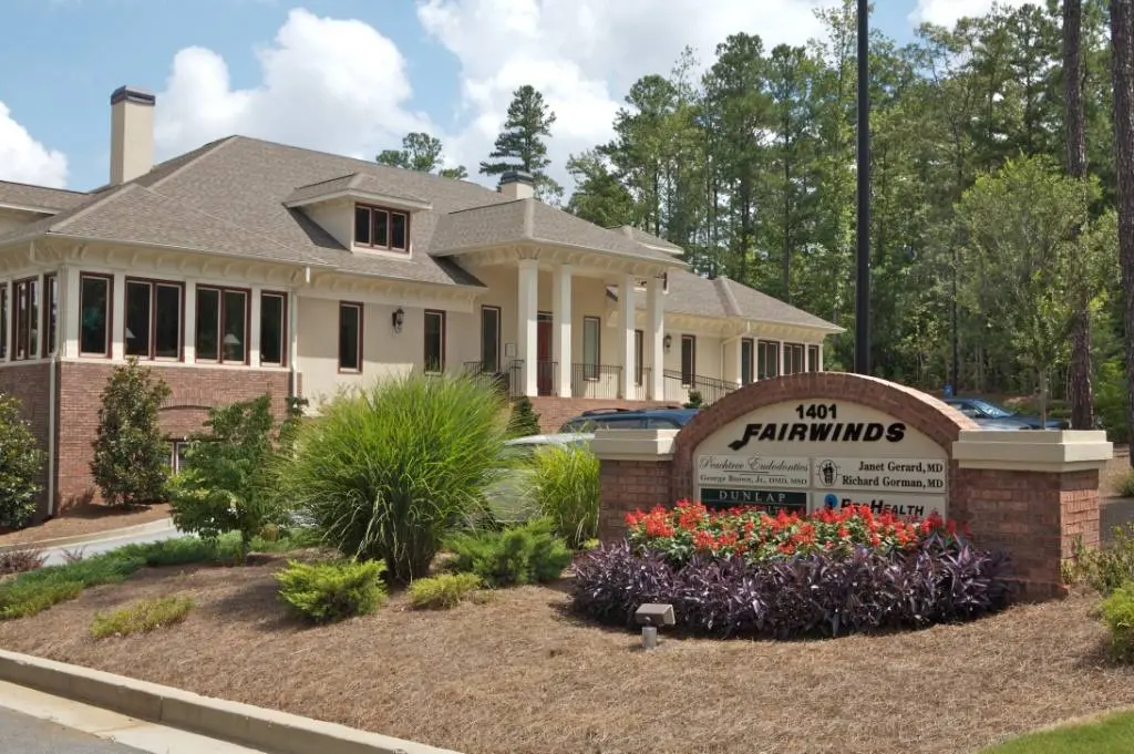 Peachtree Endodontics - Professional dental clinic exterior with modern facilities